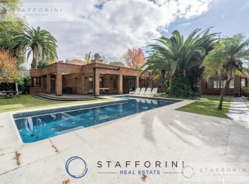 Casa · 290m² · 7 Ambientes · 2 Cocheras · Casa en 2 Lotes en Country Club El Carmen