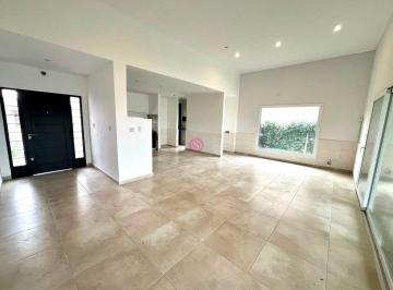 Casa · 130m² · 4 Ambientes · 1 Cochera · Casa en Alquiler en Santa Emilia, Pilar del Este, Pilar