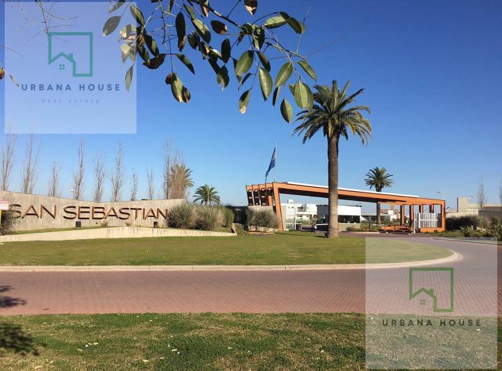 Terreno · 818m²