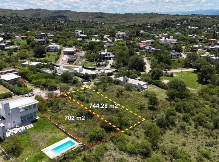 Terreno · 702m²