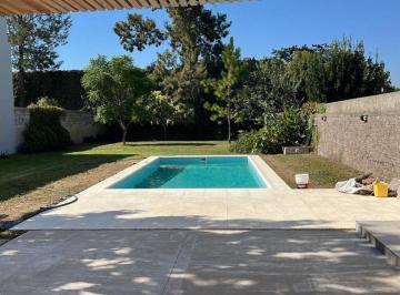 Casa de 4 ambientes, La Plata · Casa Premium en Alquiler en Tolosa | Piscina | Gran Parque | Lote 16 X 60