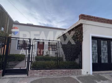 Casa · 207m² · 6 Ambientes · 1 Cochera · Casa 4 Dorm. Barrio Pueyrredón