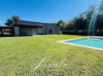 Casa · 150m² · 5 Ambientes · 3 Cocheras · Casa en Alquiler, Amoblado. Pileta, 3 Dorm.. Escritorio. Barrio Cerrado, Escobar