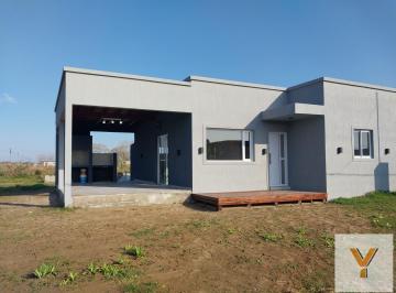 Casa · 87m² · 3 Ambientes · Casa en Venta - 2 Dorm. 1 Baño - 87 m² - Mar del Tuyu