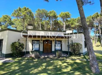 Casa · 170m² · 4 Ambientes · 2 Cocheras · Casa en Alquiler Temporal