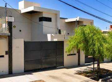 Frente · Moderno Dúplex de 2 Dorm. con Cochera – Sin Expensas