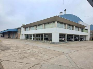 Frente · Amplio Galpón en Alquiler Sobre Ruta 88