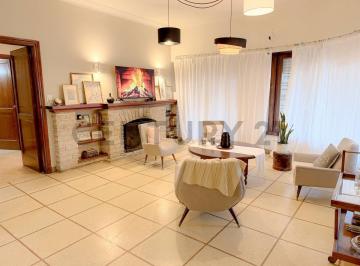 Casa · 250m² · 5 Ambientes · 1 Cochera · Alquiler Casa 5 Ambientes Stella Maris