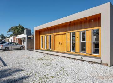 Casa · 700m² · 5 Ambientes · 1 Cochera · Casa de Diseño en Pinares 4 Dorm. a 500 m del Mar Opción 2 (Más Comercial):