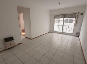 Departamento de 2 ambientes, Vicente López · Alquiler - Olivos - 2 Ambientes en Piso Alto - Amplios Espacios.