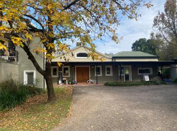 Casa de 6 ambientes, Yerba Buena · Residencia con Vista Al Campode Golf