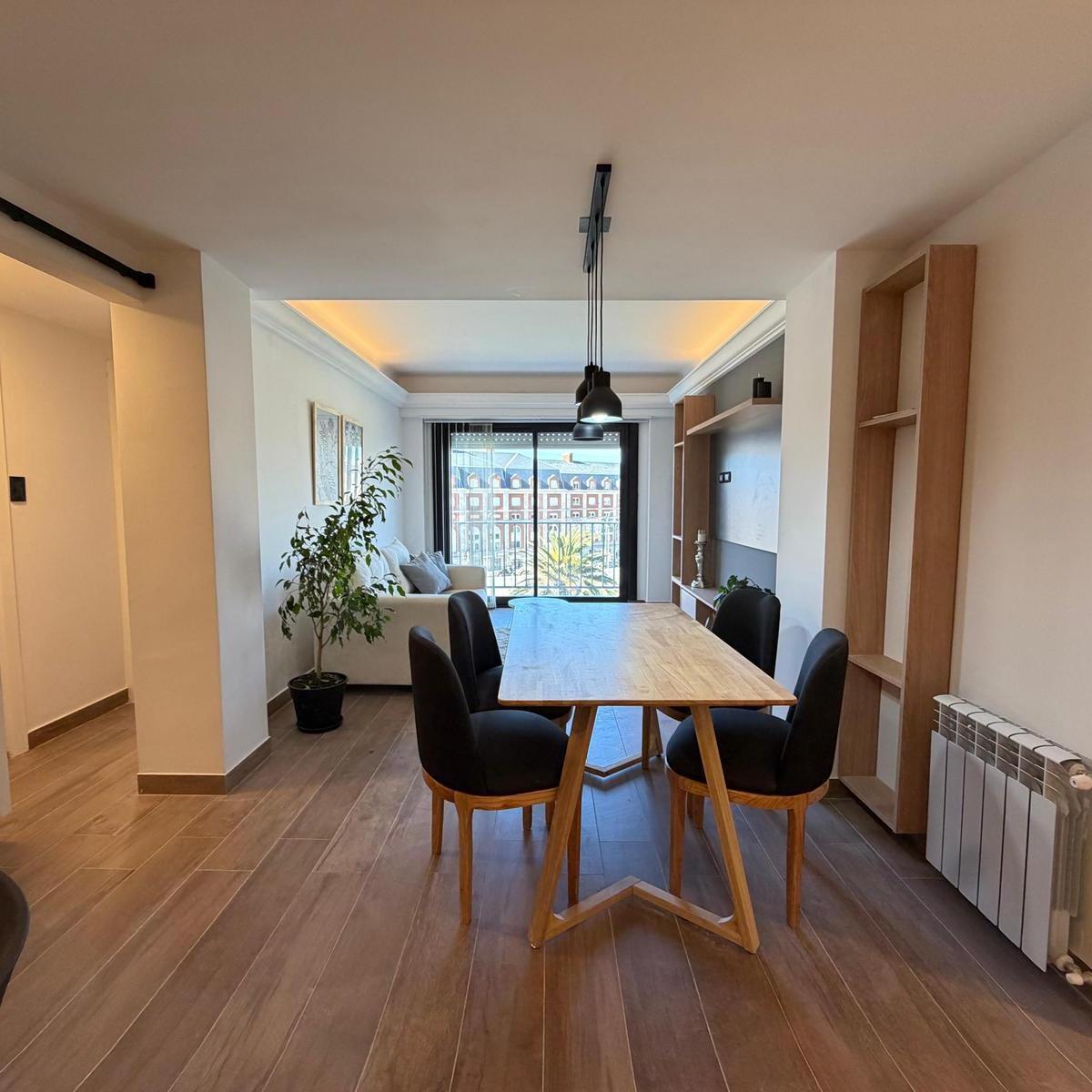Departamento de 3 ambientes con cochera Living-comedor a la calle con vista al mar