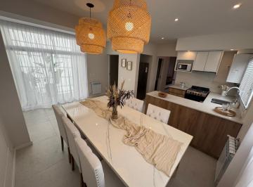 Casa · 200m² · 5 Ambientes · 1 Cochera · Casa en Chauvin