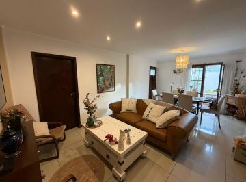 PH · 187m² · 3 Ambientes · PH en Plaza Colon