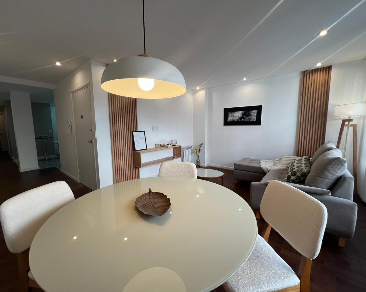 Departamento 3 ambientes a la calle Living-comedor amplio y luminoso