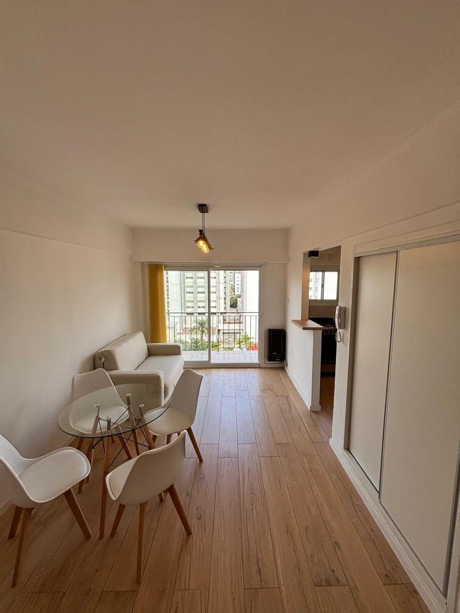 ¿Te gustaria vivir en la zona de Guemes? Departamento de 1 ambiente con balcon a la calle