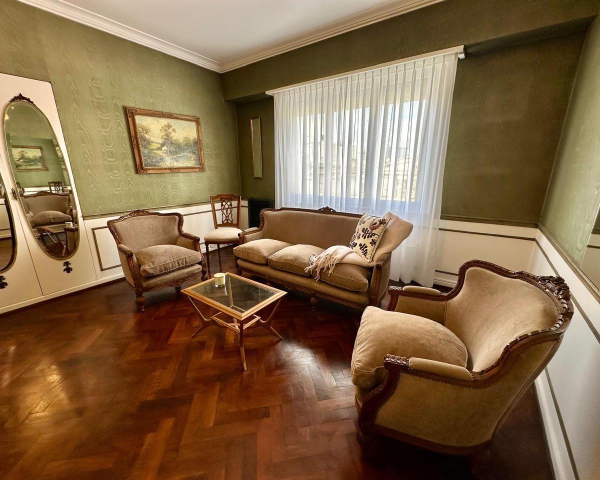 Departamento de 3 ambientes con dependencia de servicio