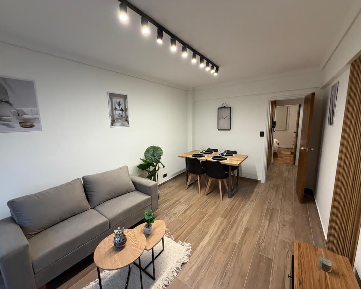 Departamento de 2 ambientes con balcon a la calle