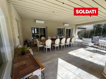 Casa · 370m² · 6 Ambientes · 2 Cocheras · Highland Cc, Venta Casa con Renta a Julio 2027, Al Golf