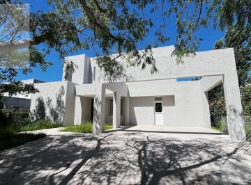 Casa · 180m² · 5 Ambientes · 5 Cocheras · Casa en Venta, Laguna, 3 Dorm., Dependencia. Pileta, Barrio Cerrado Zona Norte, Escobar