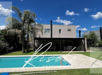 Casa · 190m² · 6 Ambientes · 5 Cocheras · Casa en Venta, 4 Dorm.. Pileta. Amplia Cocina Independiente. Barrio Cerrado, Escobar