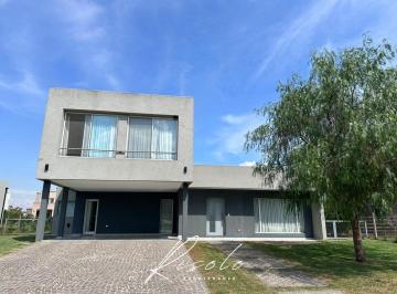 Casa · 219m² · Casa en Venta, Pileta. 3 Dorm.. Parrilla. Barrio Cerrado, Escobar