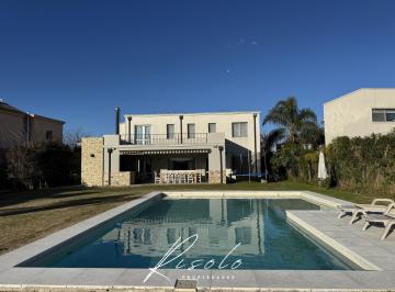 Casa · 165m² · 6 Ambientes · 3 Cocheras · Casa en Venta con Lote a La Laguna, Pileta. en La Isla. Barrio Cerrado, Escobar