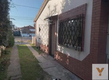 Casa · 47m² · 3 Ambientes · 1 Cochera · Casa en Venta - 2 Dorm. 1 Baño - 60 m² - Santa Teresita