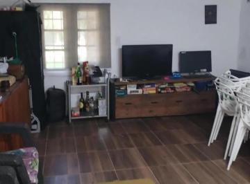 Casa · 300m² · 3 Dormitorios · Casa en Venta - 3 Dorm. 1 Baño - Glew