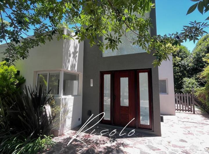 Casa · 190m² · 5 Ambientes · 3 Cocheras