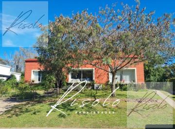 Casa · 167m² · 4 Ambientes · 2 Cocheras · Casa en Venta con Estilo Campo. Pileta, 3 Dorm.. Barrio Cerrado, Escobar
