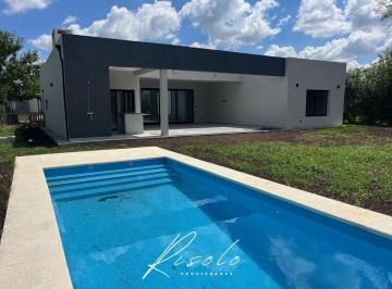 Casa · 205m² · 6 Ambientes · 4 Cocheras · Casa en Venta. 3 Dorm., Escritorio, Pileta, Doble Altura. Barrio Cerrado, Escobar