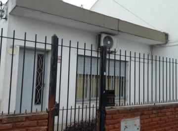 Casa · 120m² · 3 Ambientes · 1 Cochera · Casa en Moron Sur