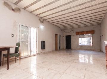 Casa · 108m² · 3 Ambientes · 1 Cochera · Casa en Venta 8,66x32 m 3 Amb/ Jardín a Nueva!