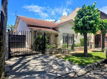 Casa · 180m² · 5 Ambientes · 4 Cocheras · Casa en San Isidro 3 Dorm., Jardín y Parrilla