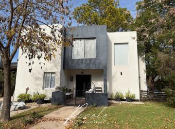 Casa · 182m² · 6 Ambientes · Casa en Venta, 3 Dorm.. Pileta. Cocina Independiente. Barrio Cerrado, Escobar
