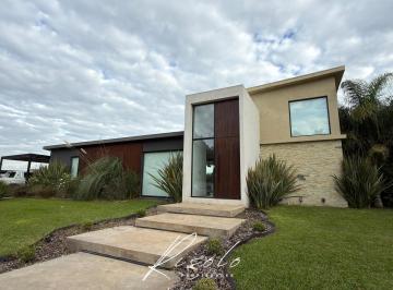 Casa · 166m² · 4 Ambientes · 11 Cocheras · Permuta Depto. Vehiculos, Financia. Casa en Venta o Alquiler. Pileta. Barrio Cerrado, Escobar