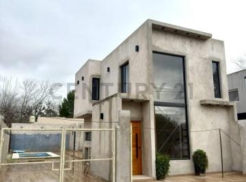 Casa · 100m² · 3 Ambientes · 2 Cocheras · Casa 3 Ambientes en Venta a Estrenar - San Vicente Zona Centrica