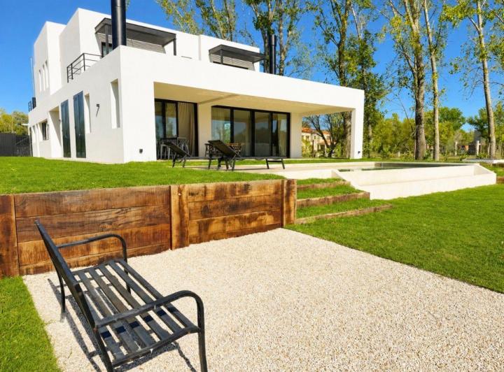 Casa · 380m² · 7 Ambientes · 2 Cocheras
