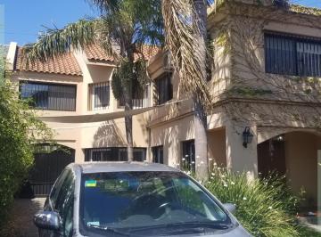 Casa · 317m² · 5 Ambientes · 5 Cocheras · Casa en Alquiler Temporario de 3 Dorm. Zona Nautico de San Isidro