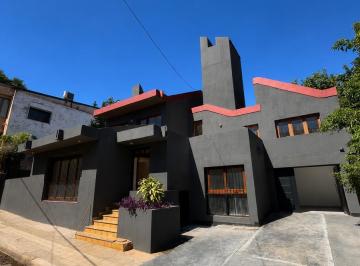 Casa · 188m² · 5 Ambientes · 1 Cochera · Casa en Venta Sobre Costanera de Posadas de 4 Dorm.