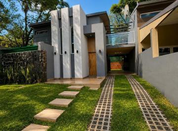 Casa · 120m² · 3 Ambientes · 4 Cocheras · Casa de 3 Dorm. en Venta en El Barrio Cerrado Panambi