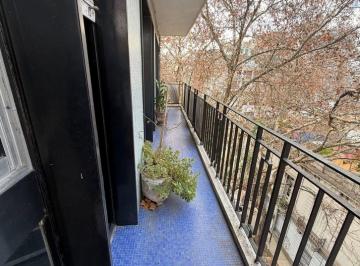 Departamento de 4 ambientes, Flores · Enorme 4 Ambientes con 3 Baños. y Balcón