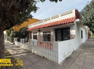 Casa de 3 ambientes, Villa Lugano · Casa 3 Amb con Patio, Garaje, Quincho en Venta - Goleta Fortuna Al 5900 - Loiacono Propiedades
