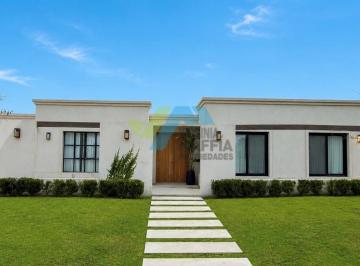 Casa · 200m² · 5 Ambientes · 2 Cocheras · Casa en Venta en San Sebastian - Area 6, San Sebastian, Escobar