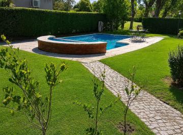Casa de 4 ambientes, Exaltación de la Cruz · Chalet Clásico Premium Frente Al Golf – Country Indio Cuá