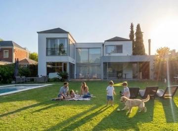 Casa · 540m² · 7 Ambientes · 3 Cocheras · Exclusiva Residencia de Lujo en Barrio Los Jazmines – Villa Rosa, Pilar