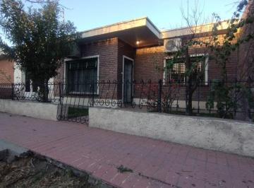 Casa de 4 ambientes, San Rafael · Casa en Venta Céntrica