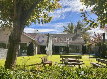 Casa · 301m² · 8 Ambientes · 2 Cocheras · Casa Chalet en Venta en Olivos Golf Club, Malvinas Argentinas, G. B. a. Zona Norte