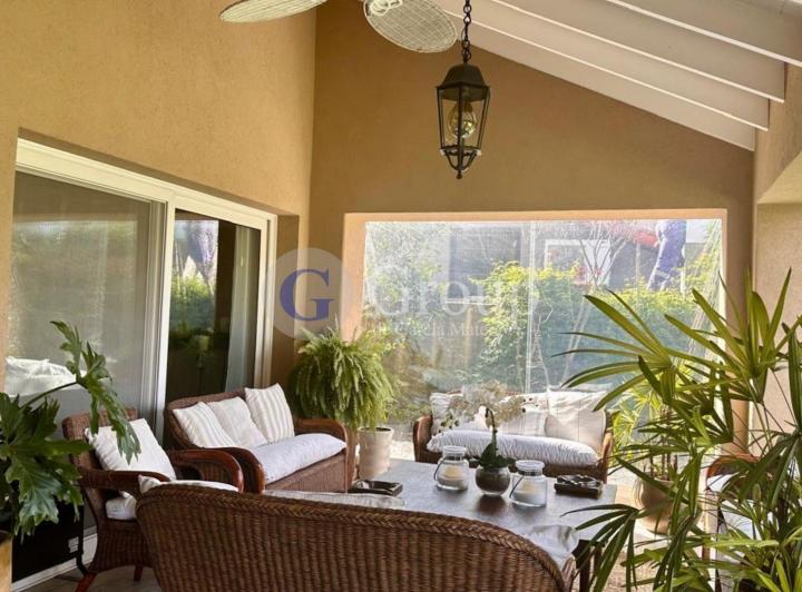 Casa · 301m² · 8 Ambientes · 2 Cocheras